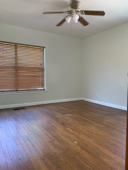 Bedroom 3 - 1240 S Brazos St