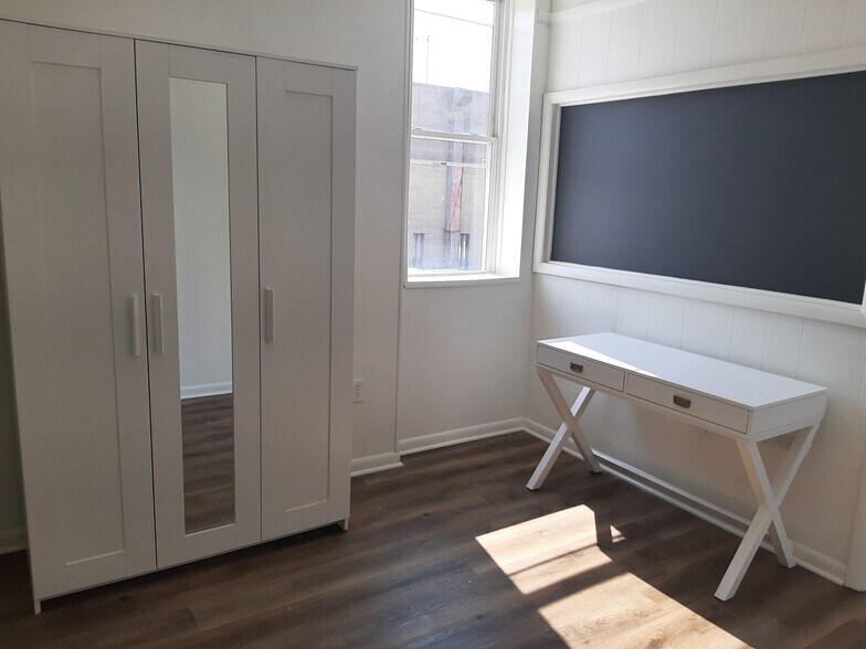 Bedroom - 19 W Washington St