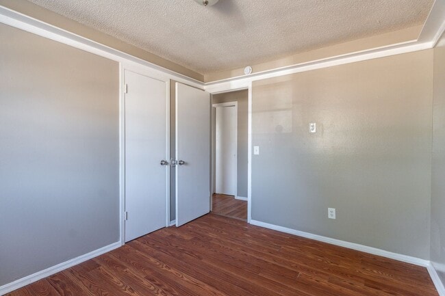 Building Photo - Cute 4 bedroom House