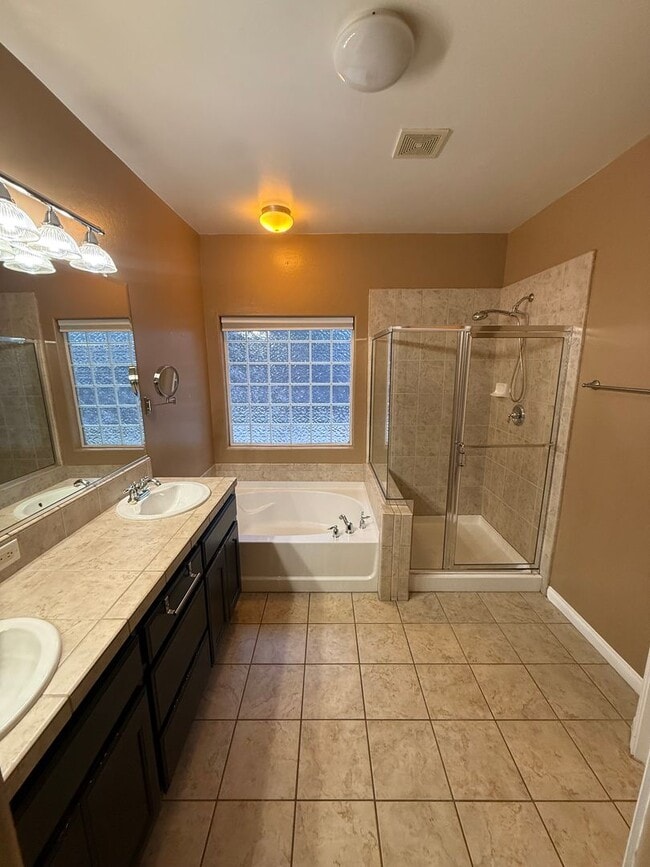 Building Photo - Spacious 4-Bedroom Home in Terra Vista