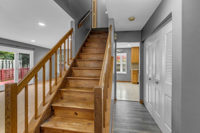 Building Photo - 2S601 River Oaks Dr