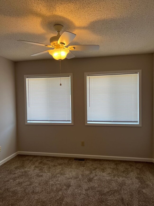 Building Photo - 147 Woodfield Pl
