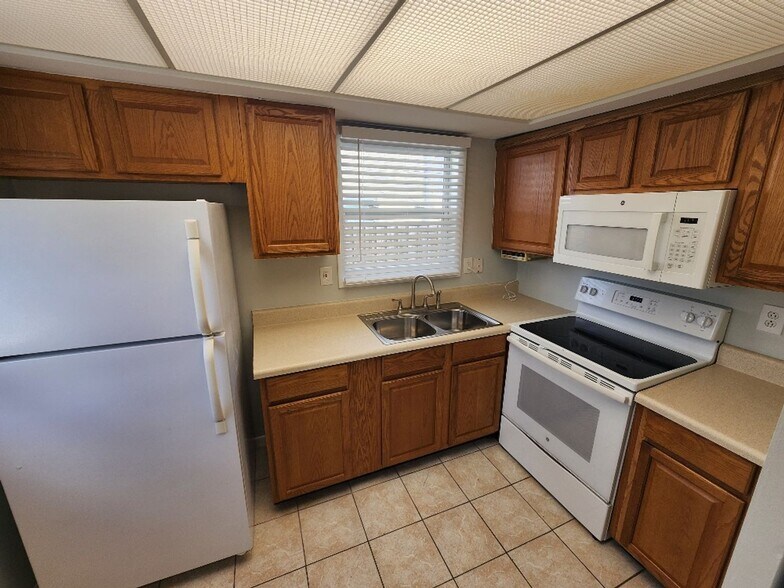 Primary Photo - 2508 S Atlantic Ave