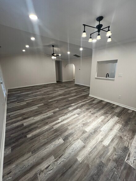 Building Photo - 10702 Ashview Dr
