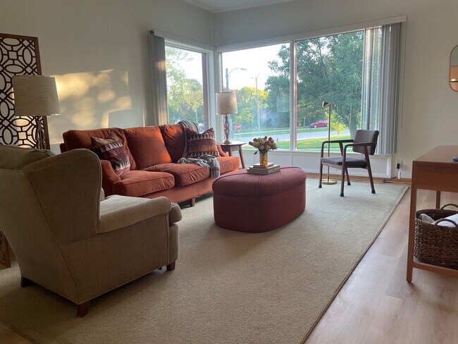 Building Photo - 506 N 91st St