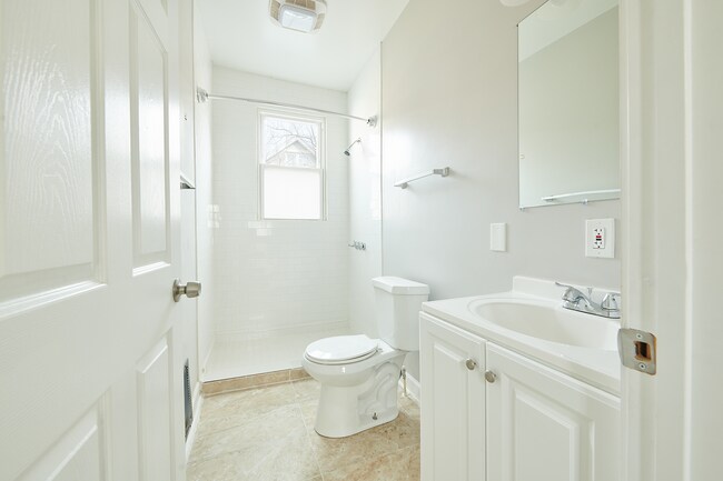 Large shower with all new tile - 2354 Victor St