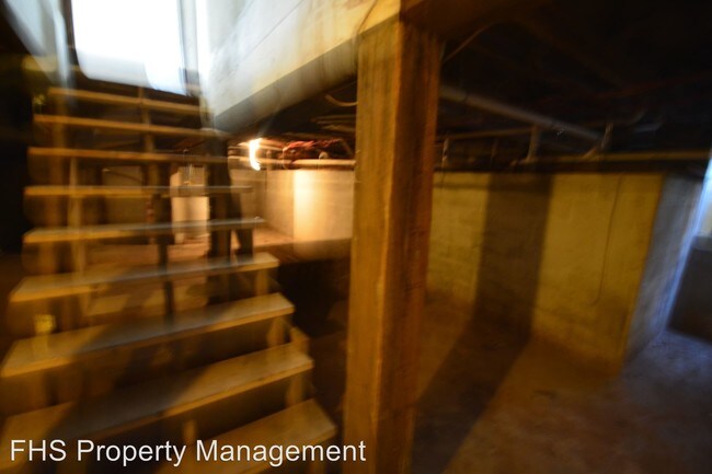 Building Photo - 202 N Scenic Ave