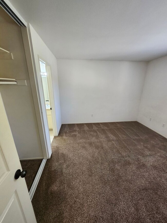 Building Photo - Beautiful 2 bedroom 1.75  bath Home Alta Loma