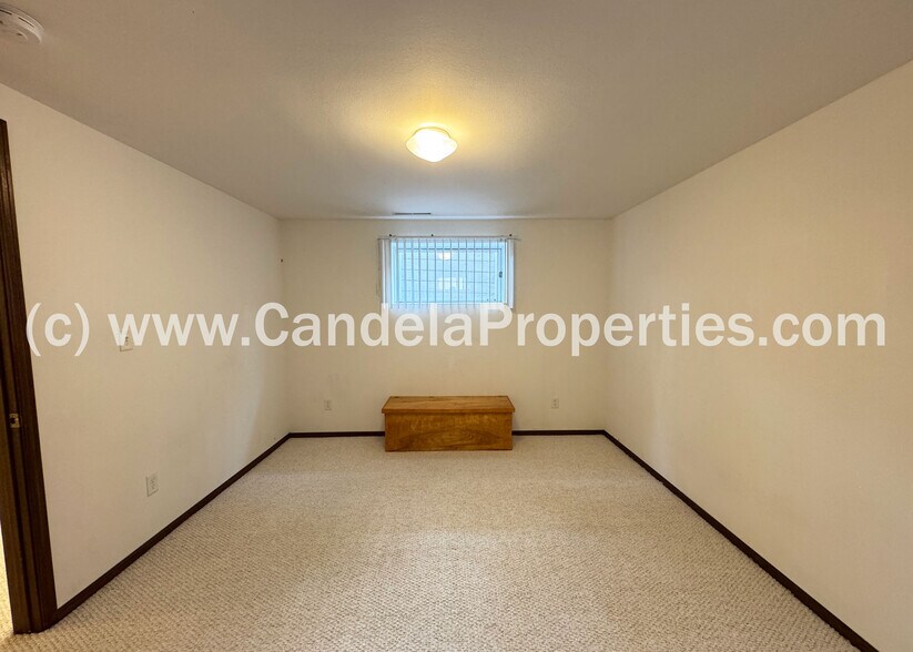 Building Photo - 2970 Shoreham Cir