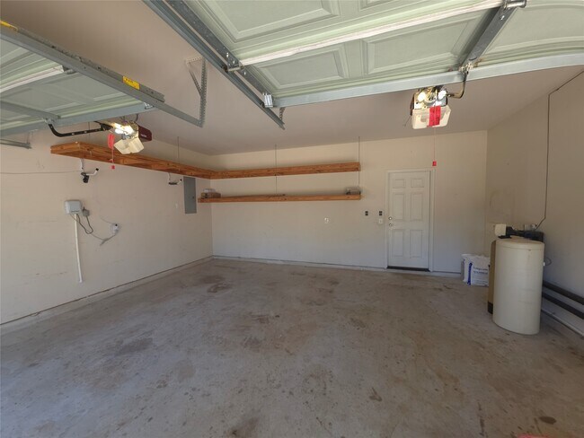 Building Photo - 3027 Providence Oak St