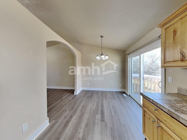 Building Photo - 617 S 375 W