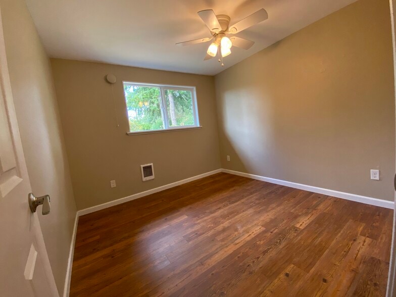 Bedroom 2 - 2821 Pacific St