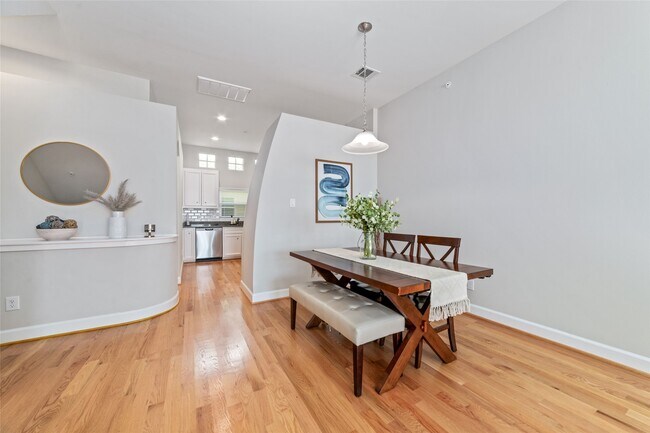 Building Photo - 8705 Bryam St