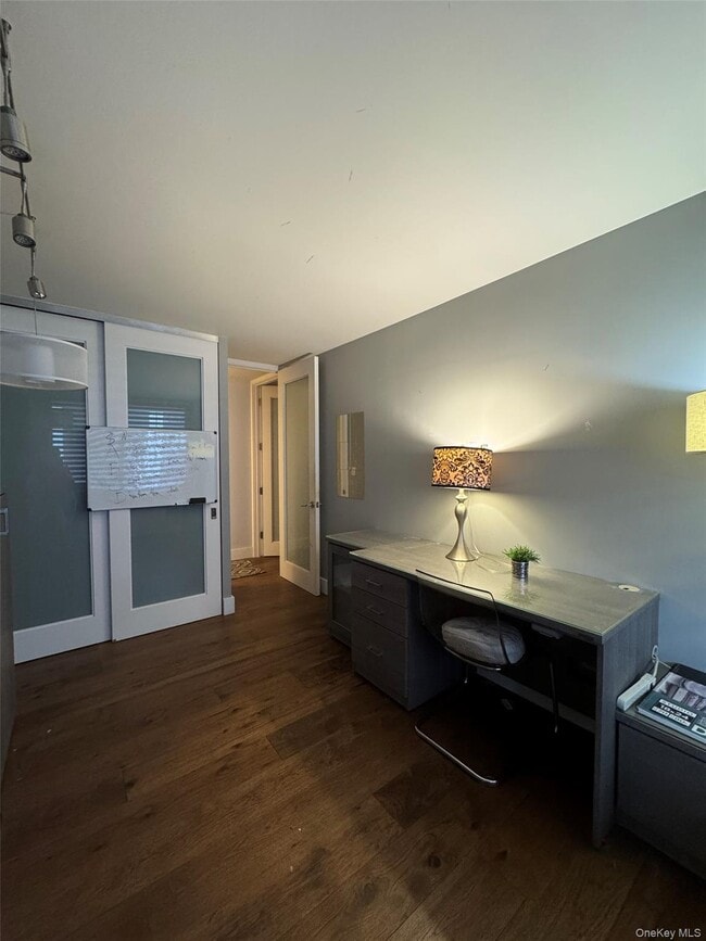 Building Photo - 275 W 96th St