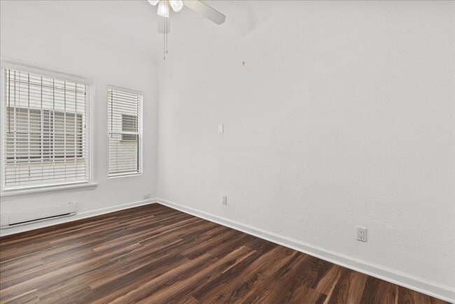 Building Photo - 2818 S Bronson Ave