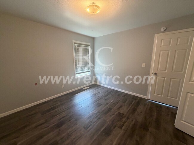 Building Photo - 811-A Fourteenth E (g)-