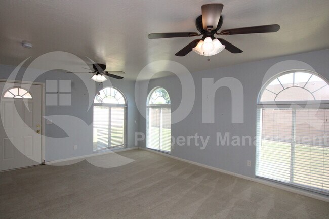 Building Photo - 4173 E Meadow Lark Way