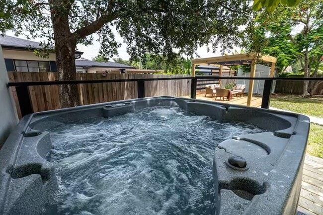 Building Photo - 5212 Puritan Ave