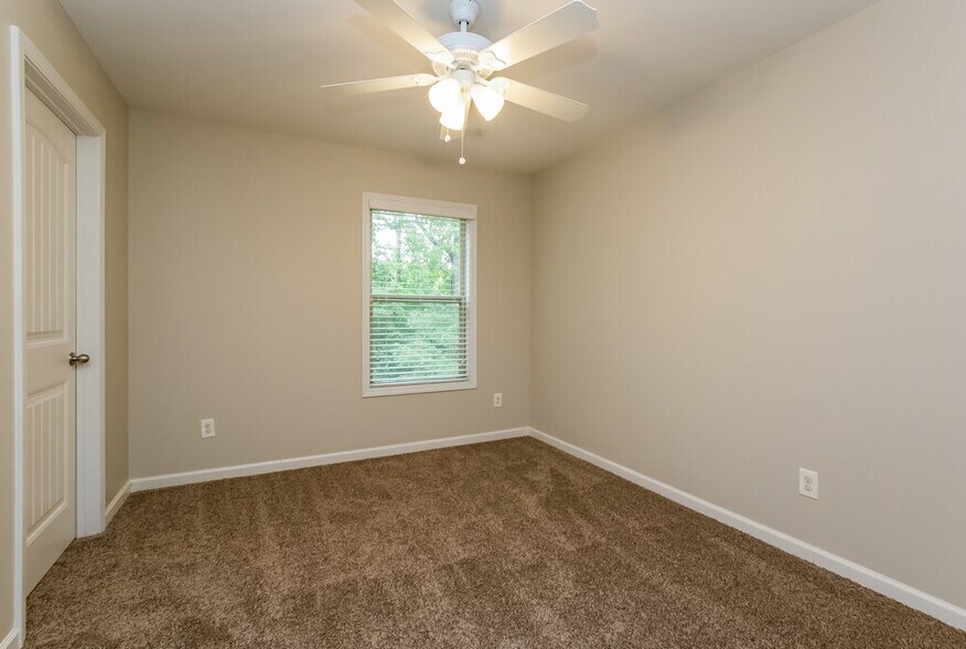 Building Photo - 275 Shaw Dr