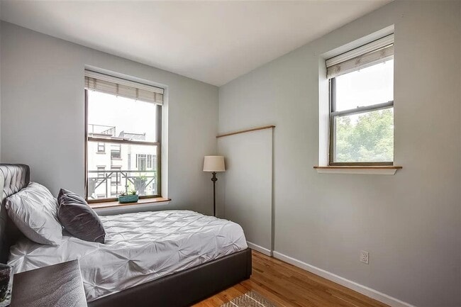 Building Photo - 214 Park Ave