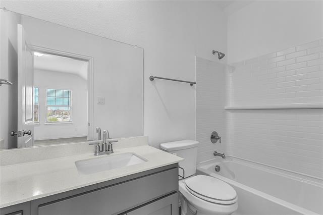 Building Photo - 2136 Sunnymede Dr