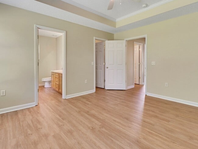 Building Photo - 3 Bed/2 Bath Home in Main Street!