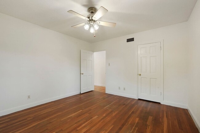 Building Photo - FREE JULY RENT SPECIAL! Beautiful 4 Bed/2 ...