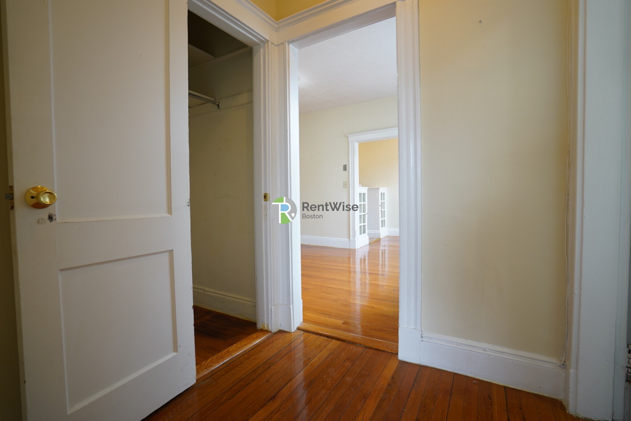 Building Photo - 228 Kelton St