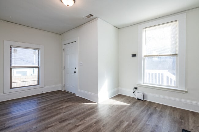 Building Photo - 406 Paines Ave NW