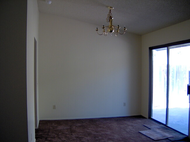 Building Photo - Riverside UCR 3 Bedroom, 2 Bathroom Home