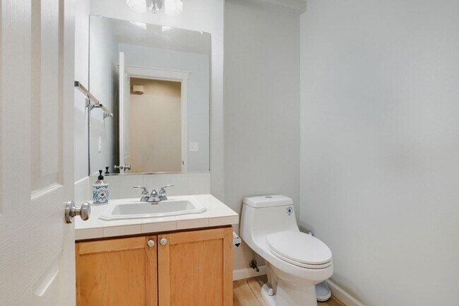 Building Photo - 4BR/2.5BA Home with Main-Level Bedroom/Office — Central A/C & Fenced Yard | Orenco Gardens, Hills...