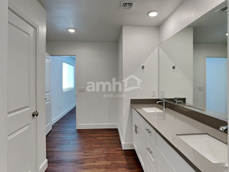 Building Photo - 17130 Puget Ave