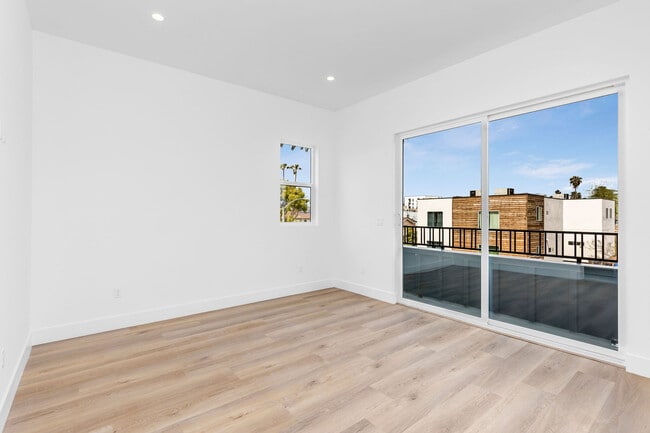 Building Photo - 603 N Harvard Blvd