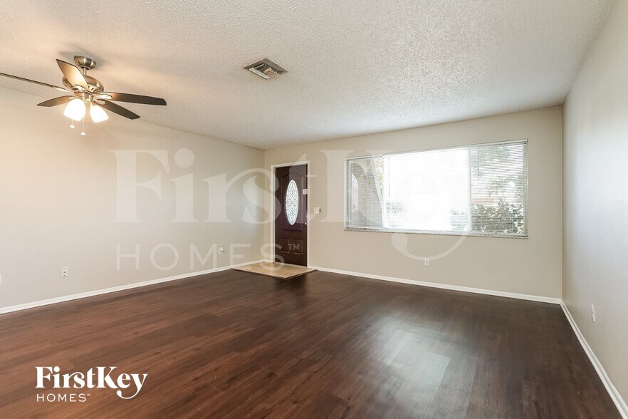 Building Photo - 3413 SE 11th Ave