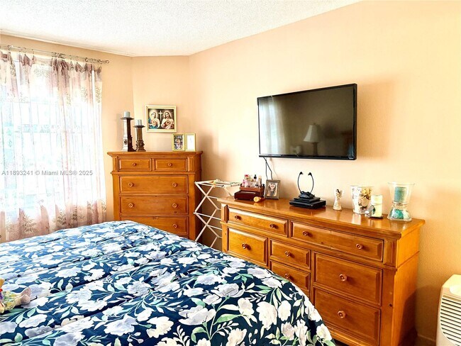 Building Photo - 1950 S Ocean Dr