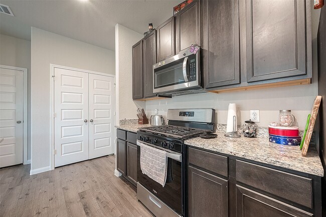 Building Photo - 1317 Mount Bassie Trl