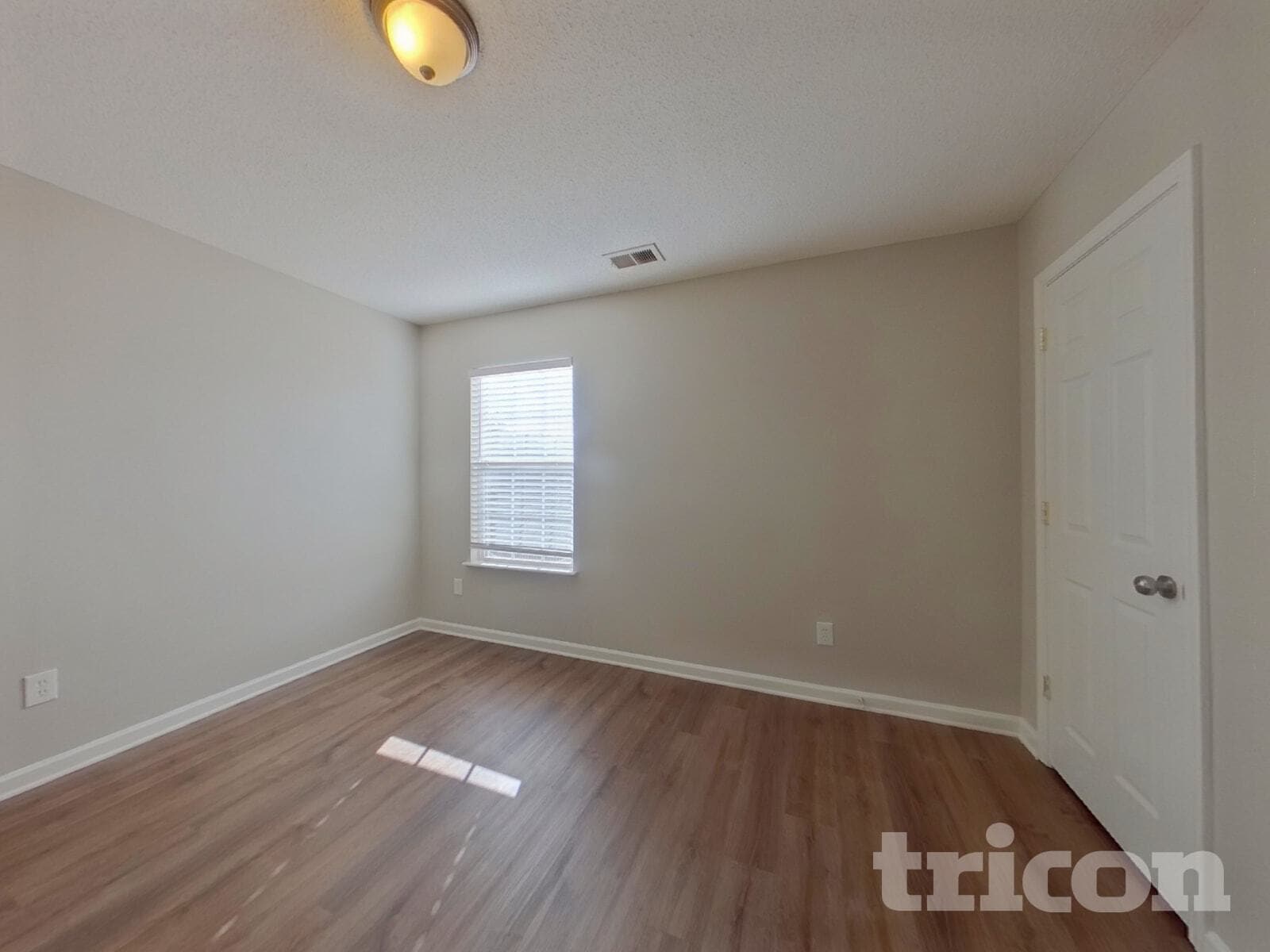 Building Photo - 349 Denman Loop