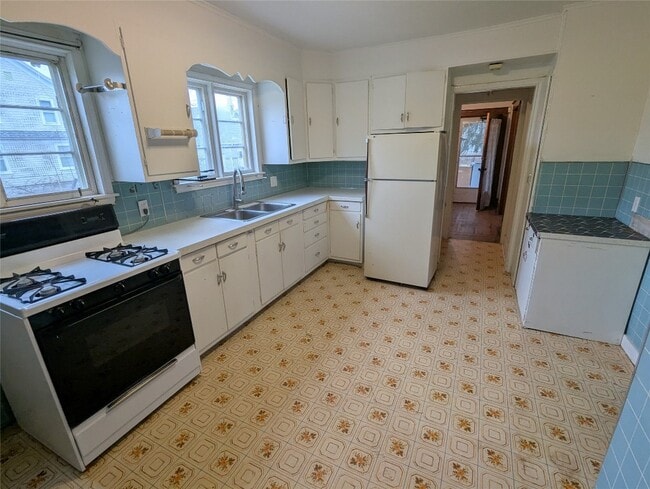 Building Photo - 107 Grant Ave