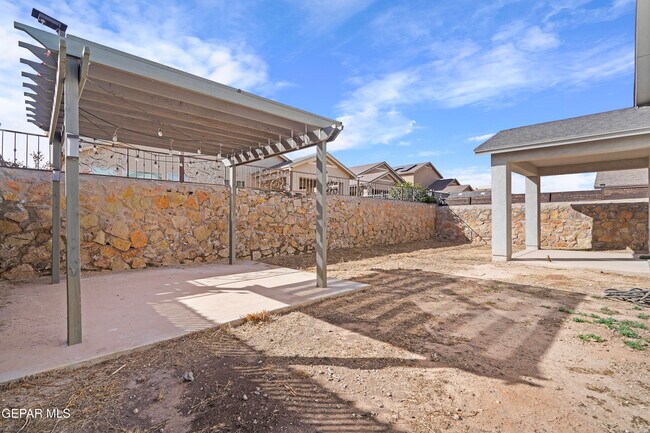 Building Photo - 12640 Mary Ponce Rd