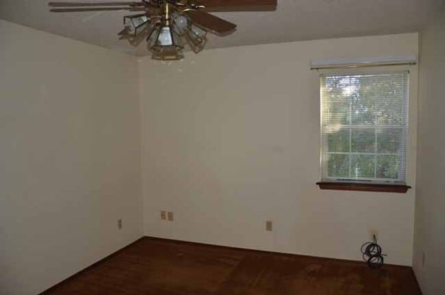 Building Photo - West-side Norman Home