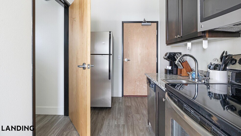 Building Photo - 1430 NW Pettygrove St