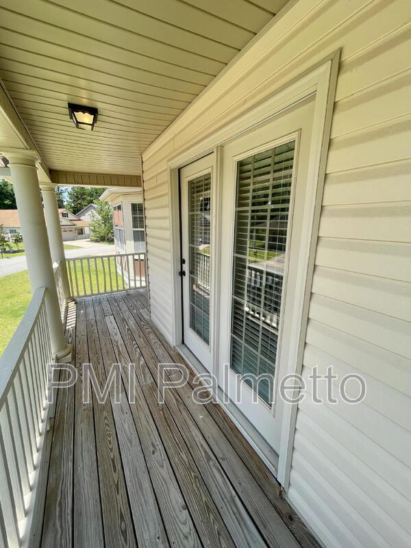 Building Photo - 215 Emanuel Creek Drive