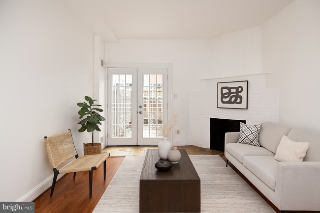 Primary Photo - 915 Hughes Mews NW