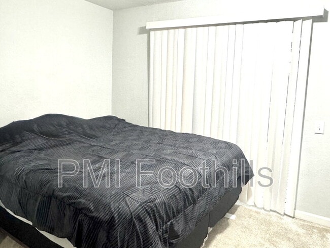 Building Photo - 12996 E Florida Dr