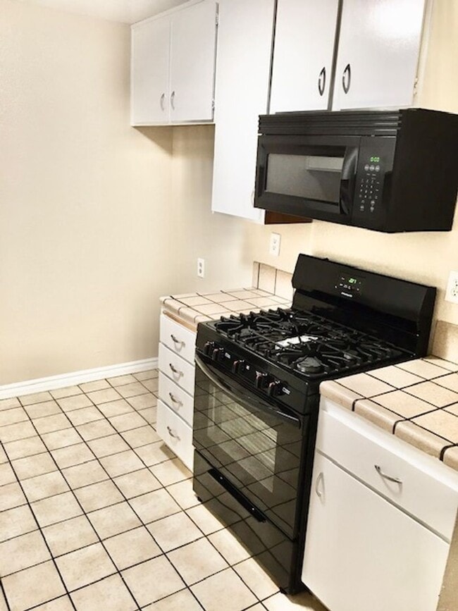 Building Photo - Great 2 bed 2 bath Condo in San Pablo Gate...