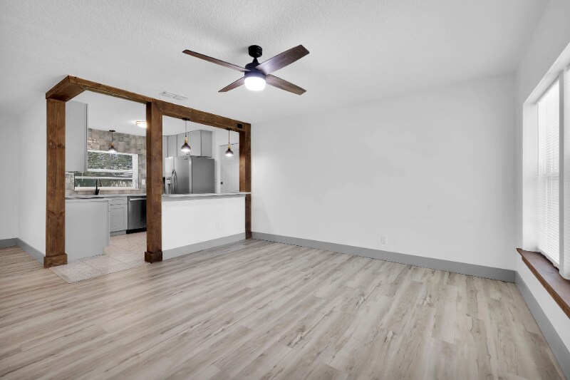 Building Photo - 1374 Murray Dr