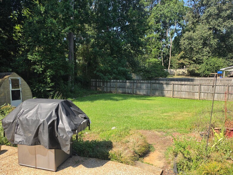 Building Photo - 307 Lakeside Dr