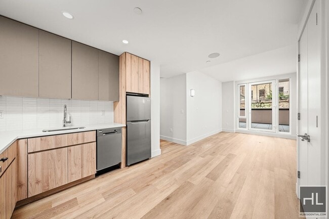 Building Photo - 91 Bruckner Blvd