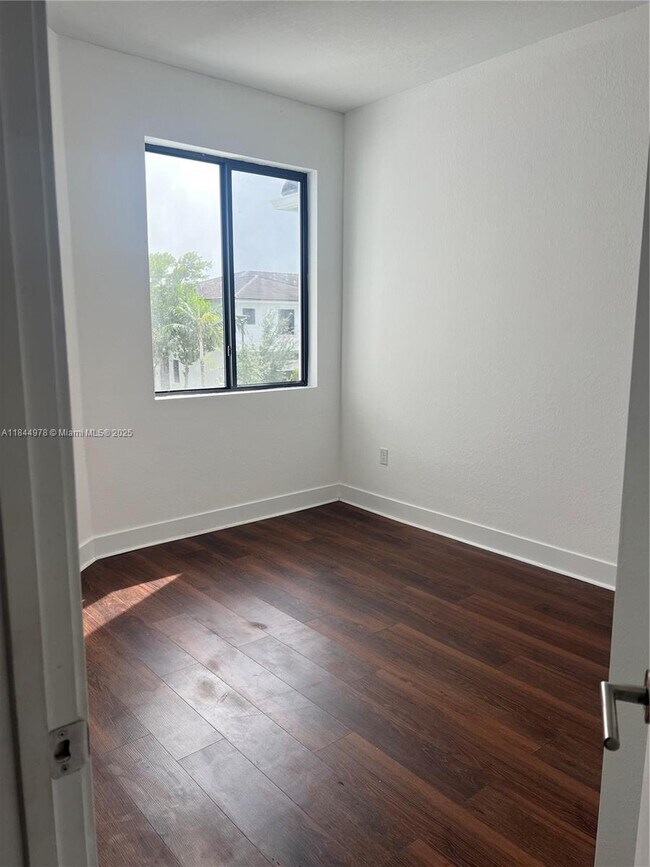 Building Photo - 10859 SW 235th Ln