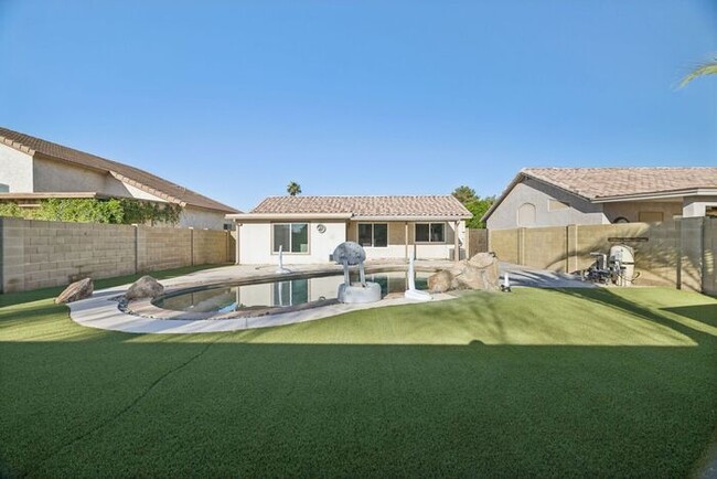 Building Photo - 1057 S Jamaica Way